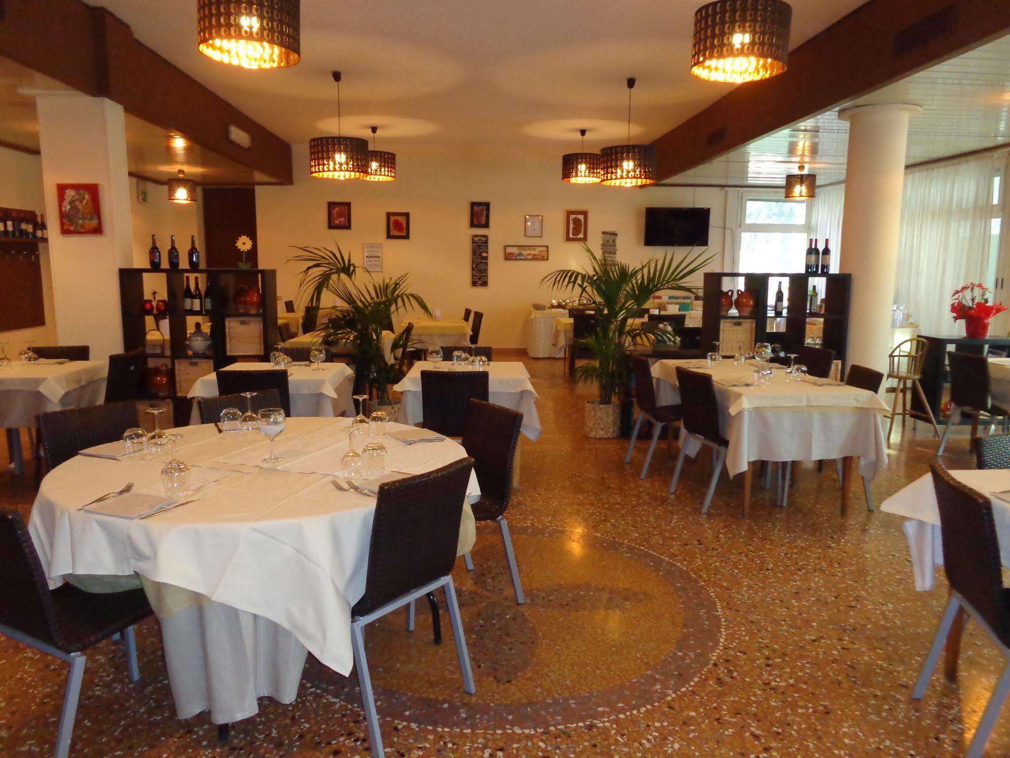 Park Hotel Castel San Pietro Terme Exterior photo